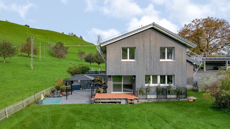 Attraktives 4.5-Zimmer-Reiheneckhaus in Menzingen – ab sofort verfügbar (1)