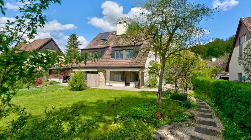Das Haus in der liebevoll gestalteten Umgebung