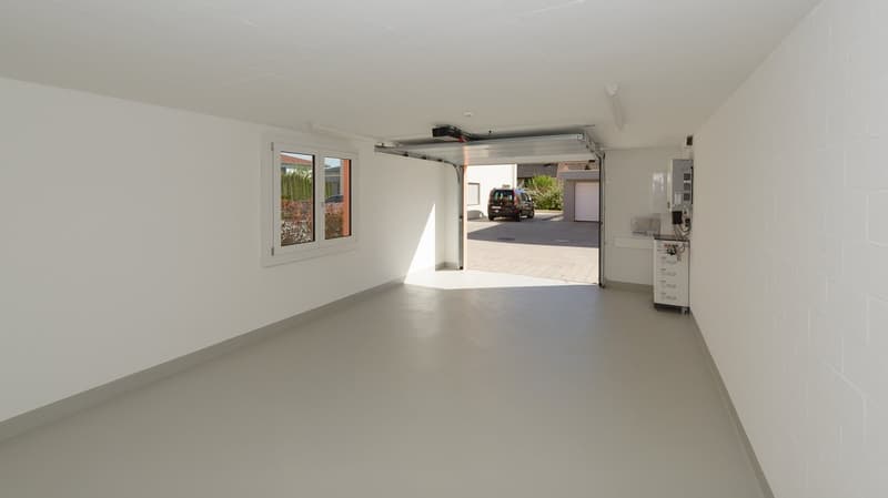 Garage mit der "Batterie" vorne rechts