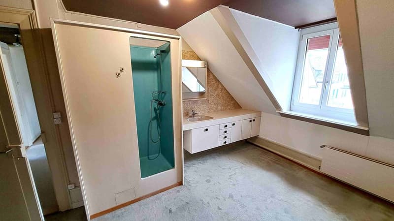 Disponibile temporaneamente: affascinante appartamento di 3 locali in un edificio storico a Zürcher Seefeld (4)