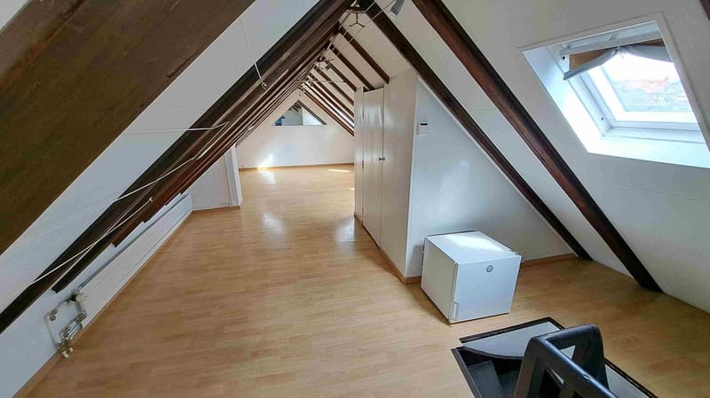 Disponibile temporaneamente: affascinante appartamento di 3 locali in un edificio storico a Zürcher Seefeld (7)