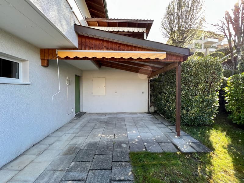 gedeckter Sitzplatz