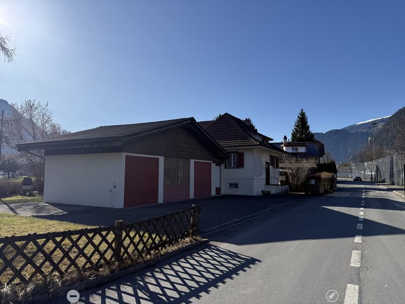 RESERVIERT      LIEGENSCHAFT mit Neu- oder Ausbaupotenzial in Interlaken (4)