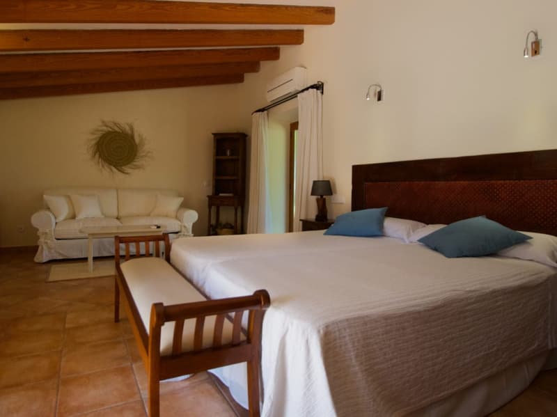 Agroturismo mit mehreren Gebäuden (lizenziertes FINCA - Hotel mit Rebberg) (15)