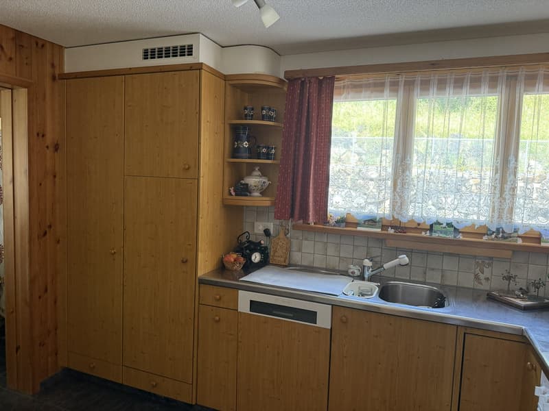 Charmante 3.5-Zimmer-Dachwohnung mit traumhafter Aussicht in Beatenberg (5)