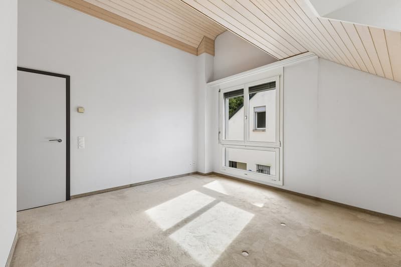 5.5-Zimmer - Maisonette Terrassenwohnung mit 51 m2 Terrasse und 315 m2 Gartenanteil (14)