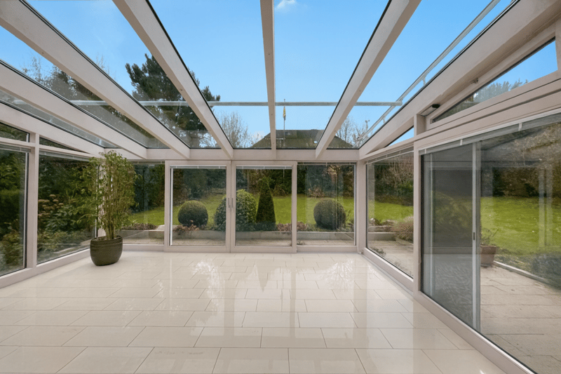 Prime location! Spacious plot with single-family house (2)