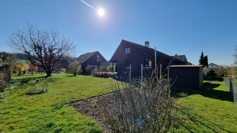 Family oasis with large garden (1)