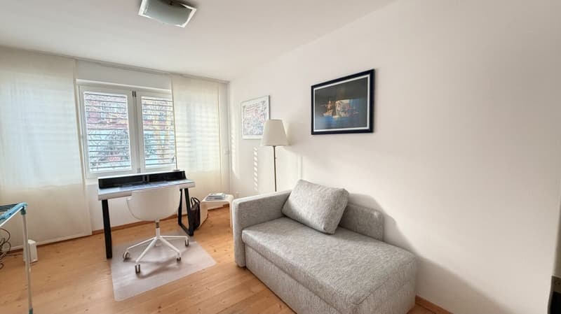 Elegant living with a far-reaching view (8)