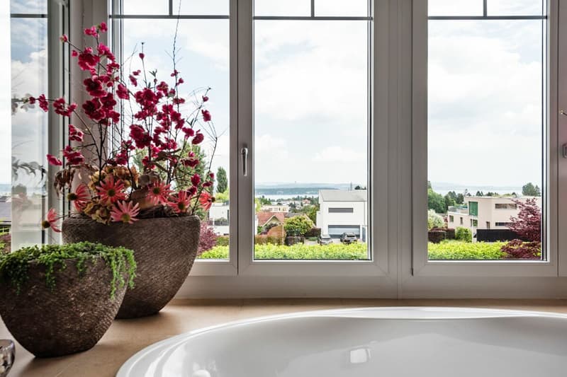 Luxury villa with pool in top lake view location (9)