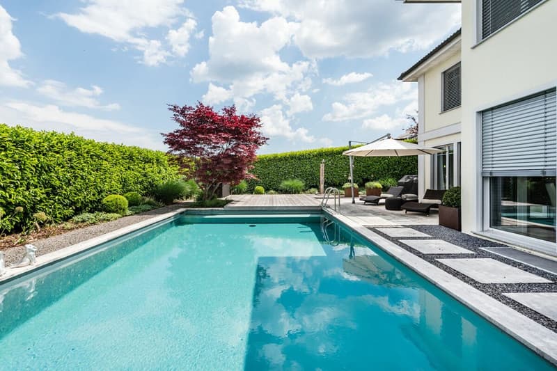 Luxury villa with pool in top lake view location (3)