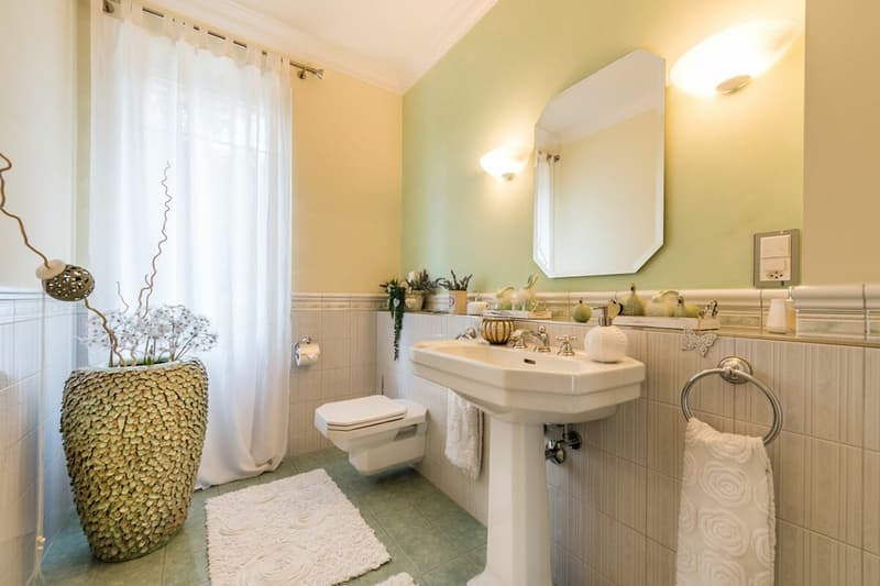 Luxury villa with pool in top lake view location (8)