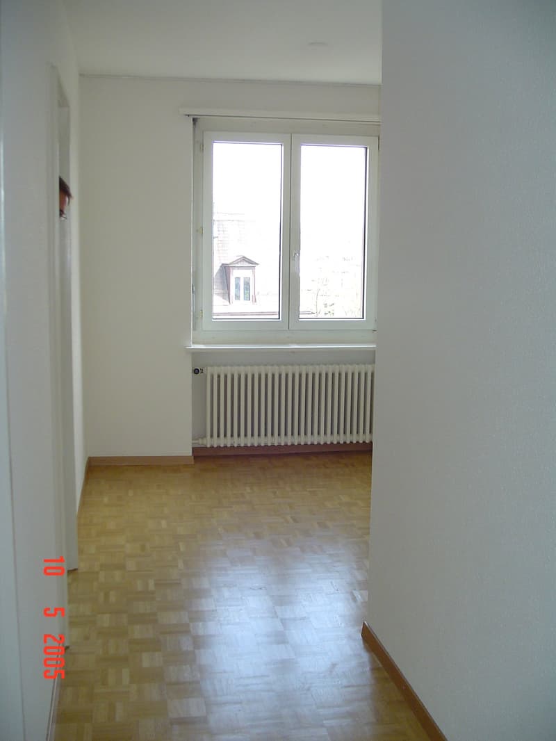 Charming 2.5-room apartment with balcony and beautiful view in Zurich-Oerlikon (5)