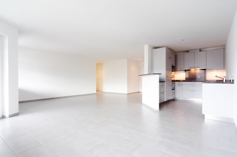 Charmante 4-Zimmer-Maisonette-Wohnung in Oberweningen (2)