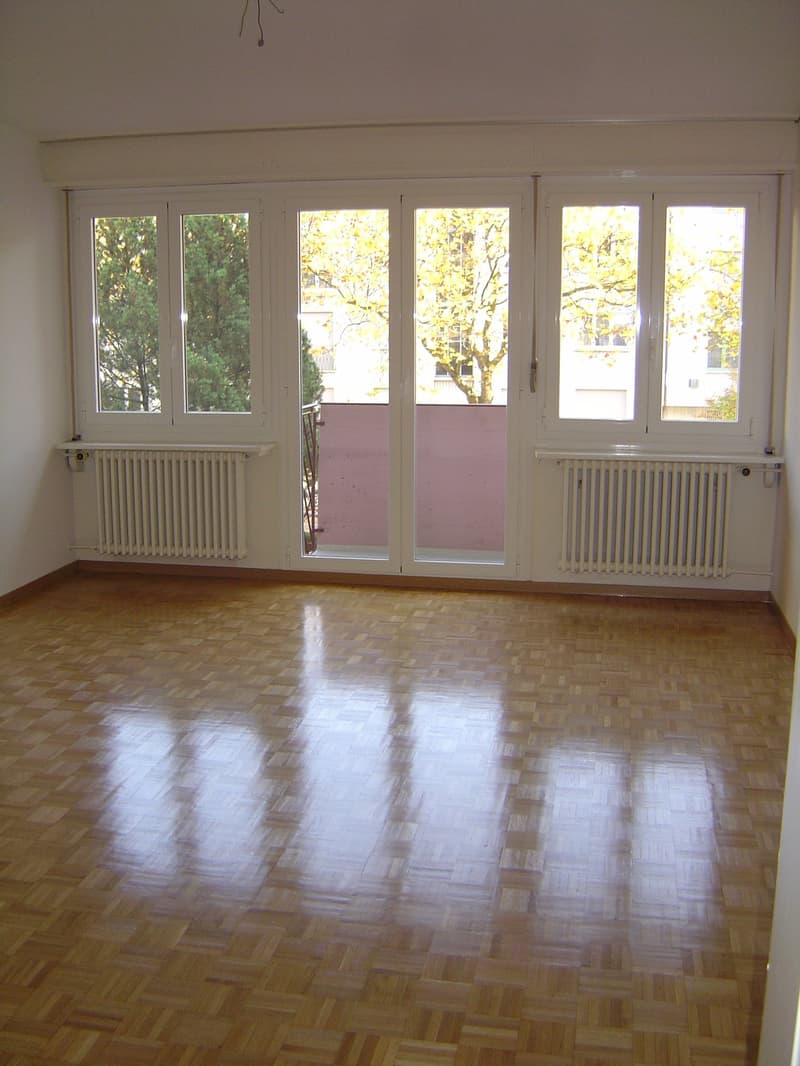 Helle 2.5-Zimmer-Wohnung mit Balkon in Zürich-Oerlikon (5)