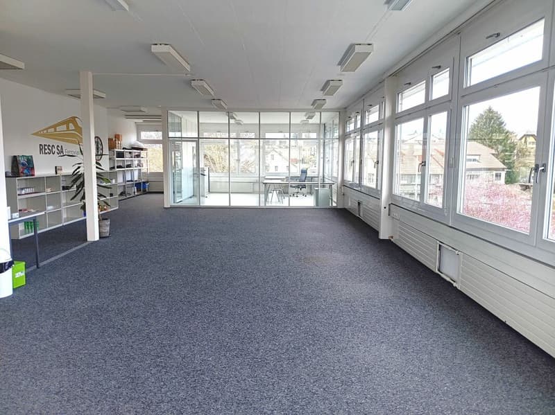 Espaces de bureau ou d'atelier dans un immeuble d'affaires très fréquenté (3)