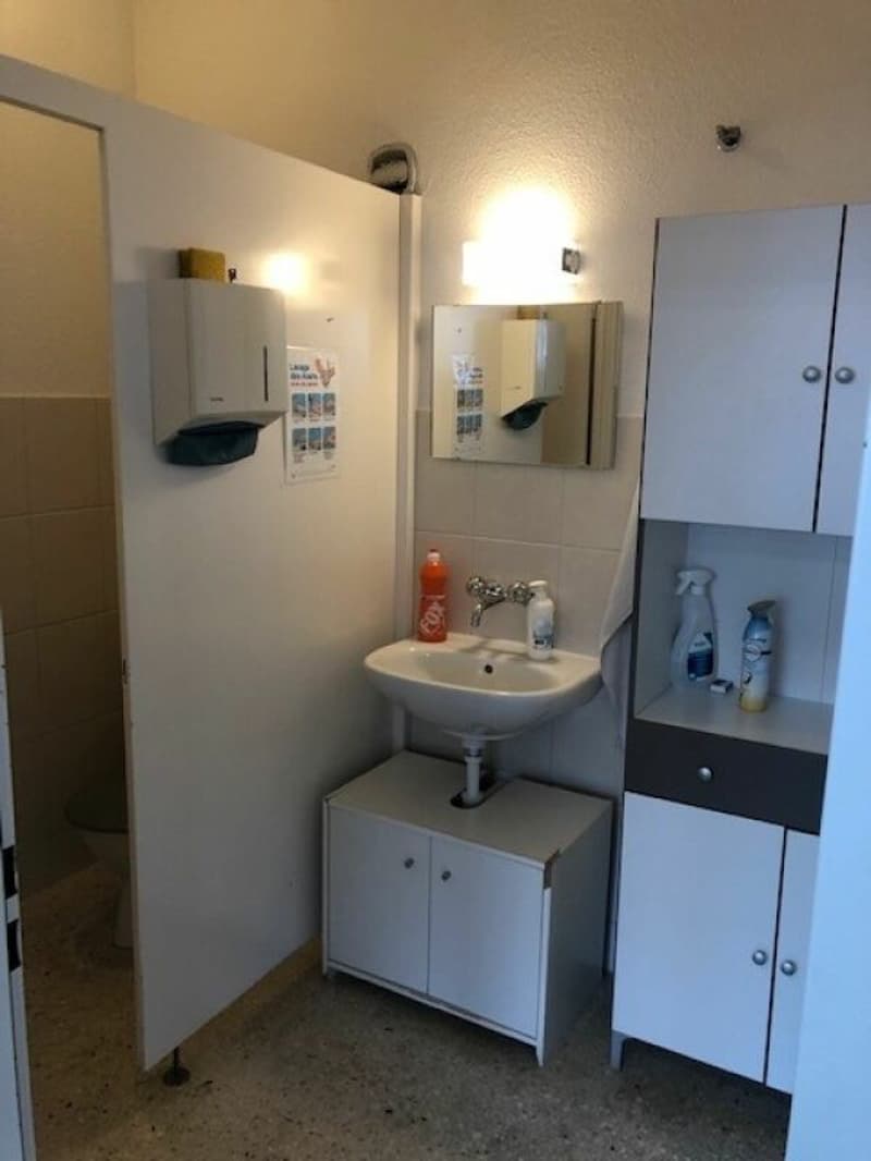 Spazi per ufficio o studio in un edificio per uffici molto frequentato (4)