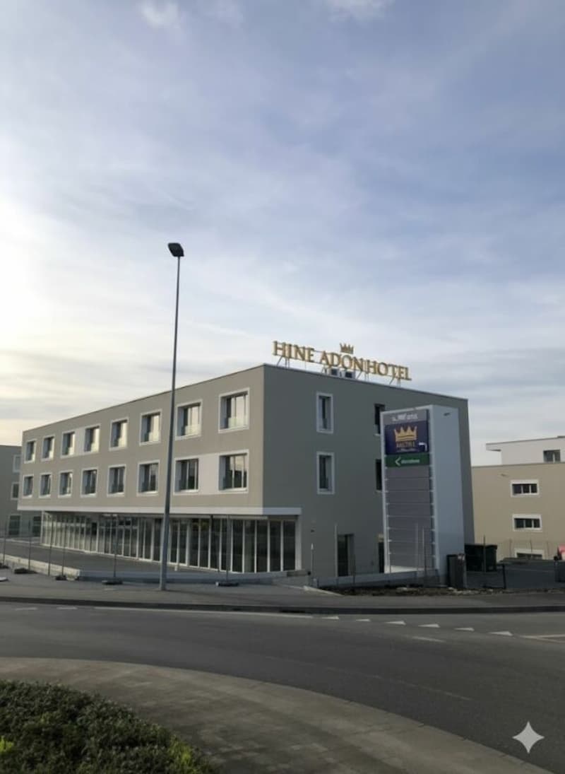Geschäftsflächen im Gewerbezentrum Au Milavy 155m2 (1)