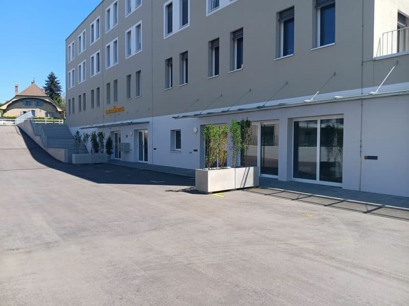 Geschäftsflächen im Gewerbezentrum Au Milavy 57- 155m2 (2)