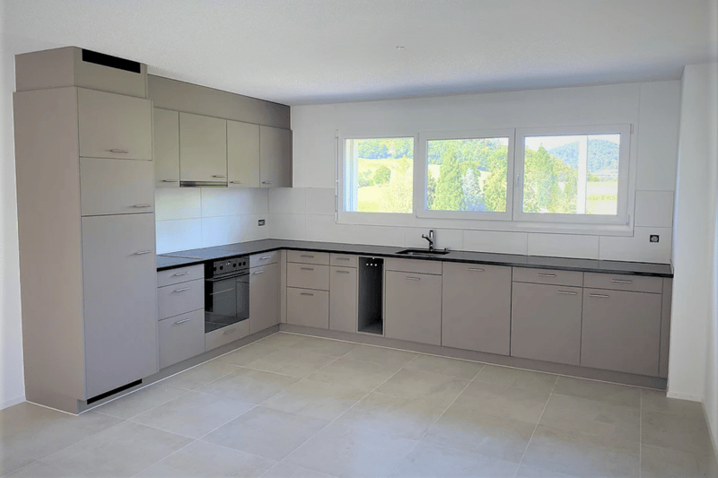 Grosszügige 4.5- Zimmer Wohnung im 1. Obergeschoss mit Balkon (2)