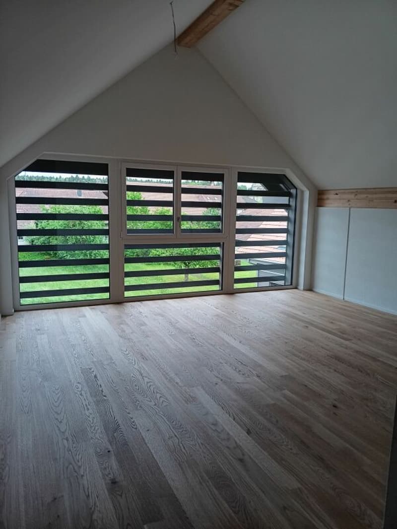 Traumhafte 5.5- Zi- Dachwohnung mit Galerie in der neuen Überbauung "Hübsche Mätteli" an ruhiger und zentraler Lage (9)