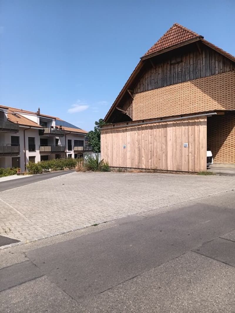 ZU VERMIETEN Aussenparkplatz (1)