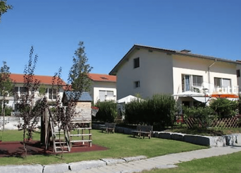 5.5 Zimmer Doppeleinfamilienhaus mit 2 EHP Inklusiv (1)