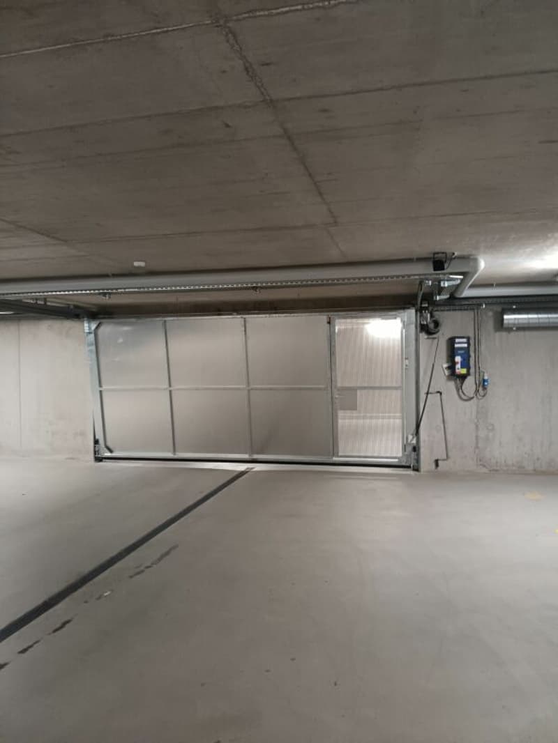 Zu vermieten : neue Motorrad-Einstellhallenplätze in Avenches (3)