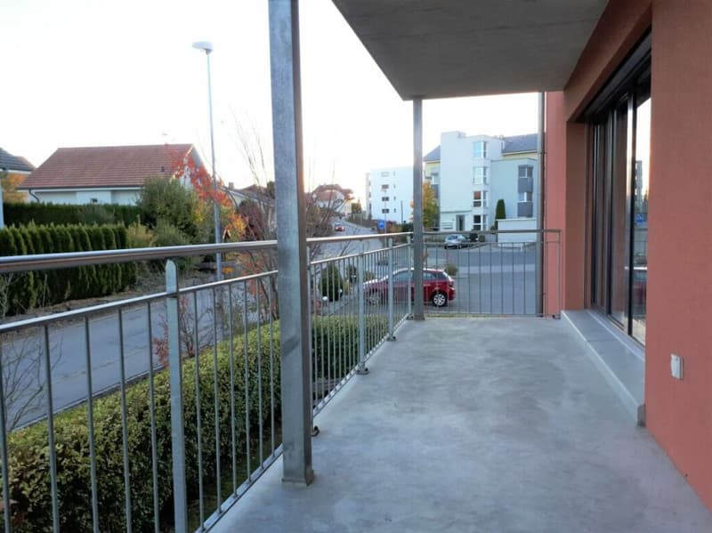 Grosse, moderne Wohnung mit Balkon (8)