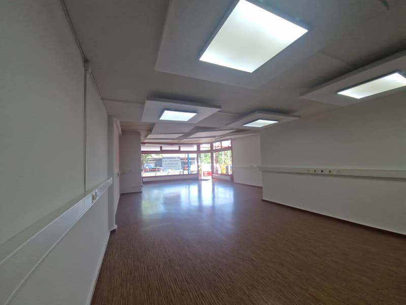 Spazio commerciale in posizione ideale a Bremgarten (4)