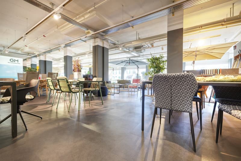 Attractive sales area on the ground floor (2)