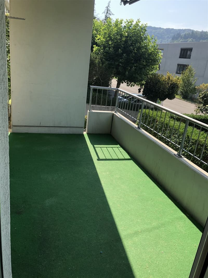 Grosszügige helle Wohnung mit Balkon - zentral & im Grünen gelegen (5)