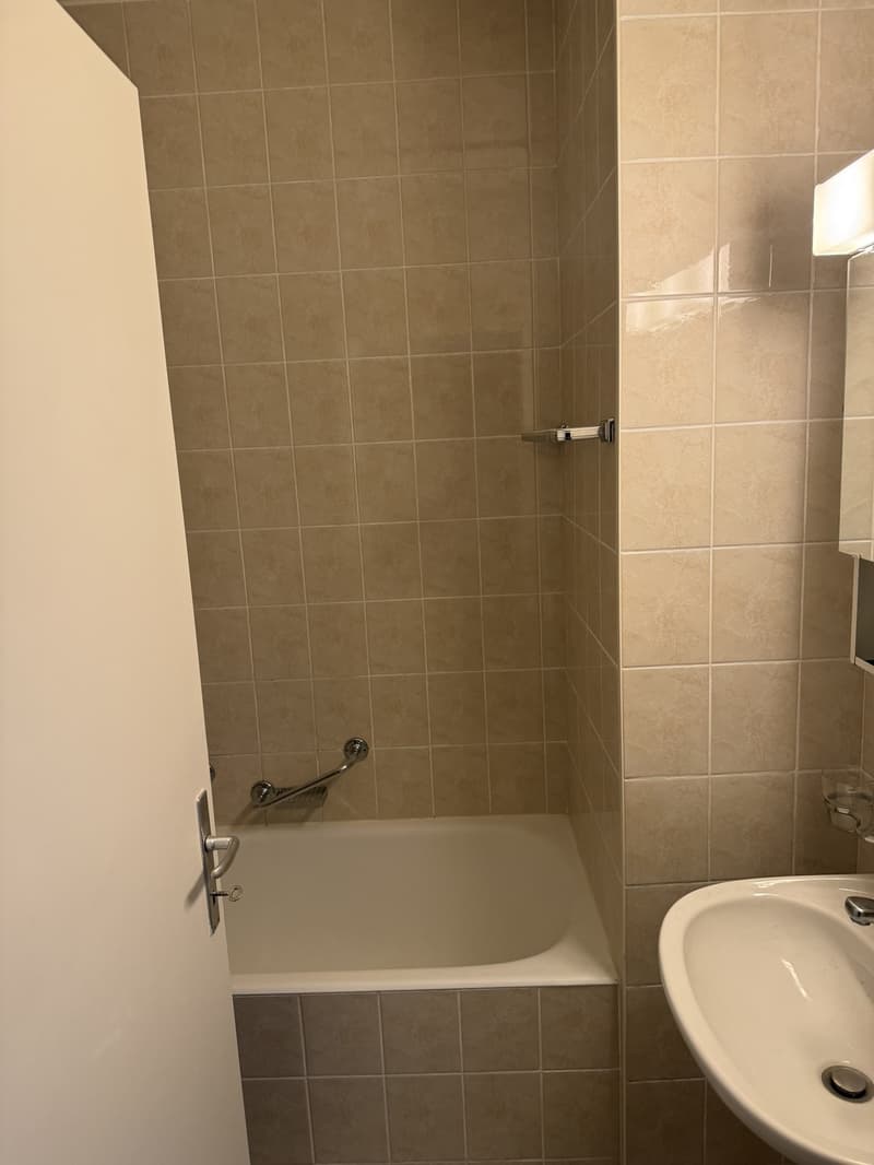 Near Chuv studio spacious with modern and renovated kitchen!!! (6)