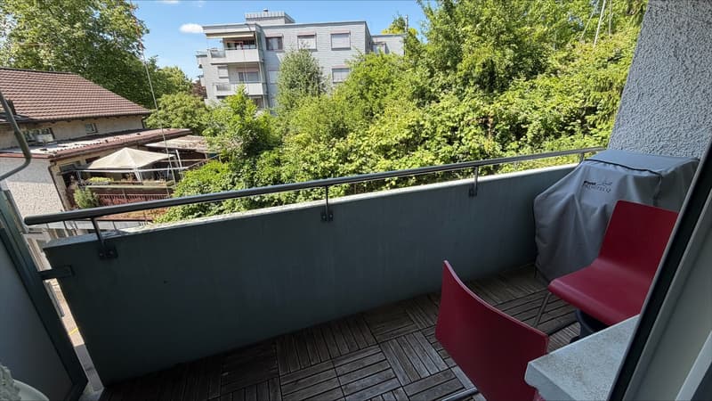 Up-To-Date Single Apartment (6)