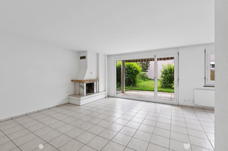 Tolle Gartensitzplatz-Wohnung mit Cheminée - ideale Lage ! (1)