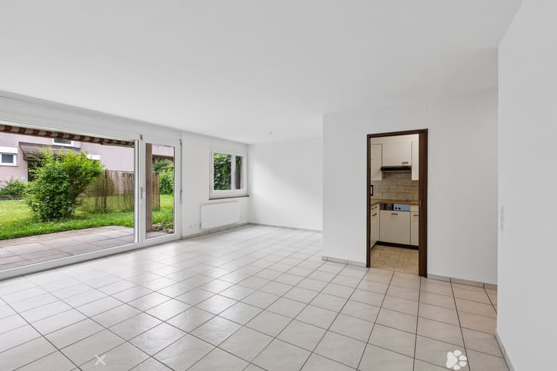 Tolle Gartensitzplatz-Wohnung mit Cheminée - ideale Lage ! (2)