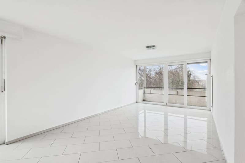 Central location, spacious and bright (1)