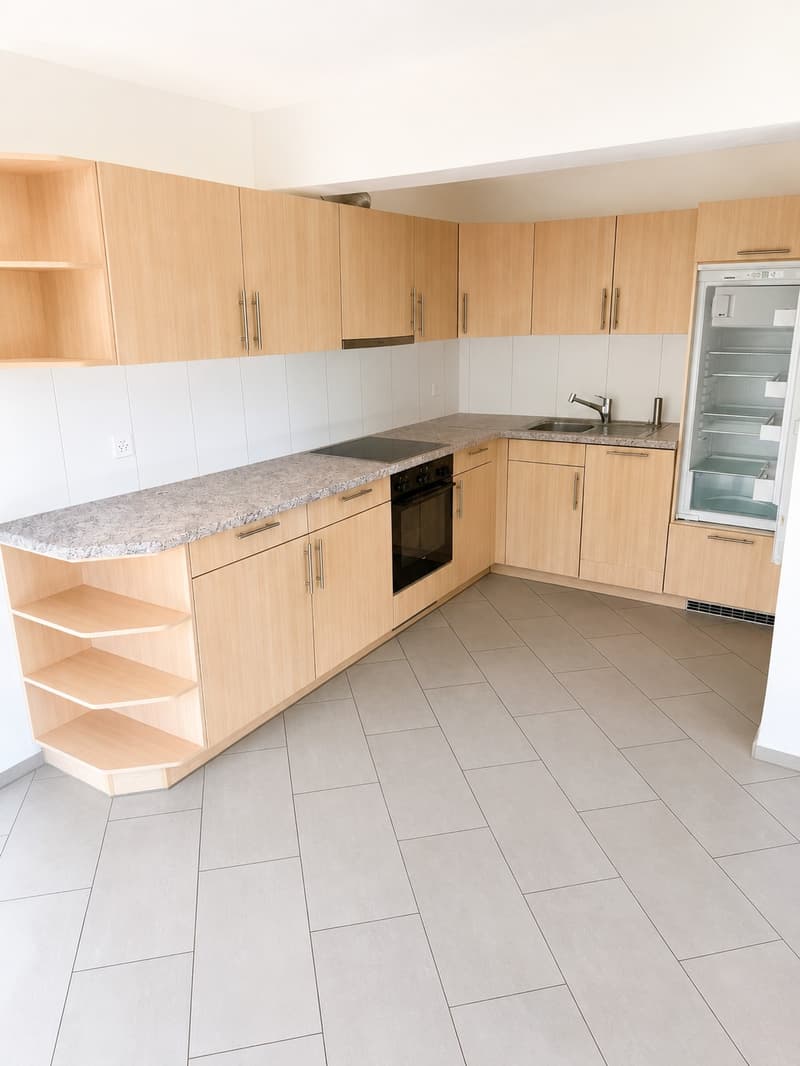 Central location, spacious and bright (3)