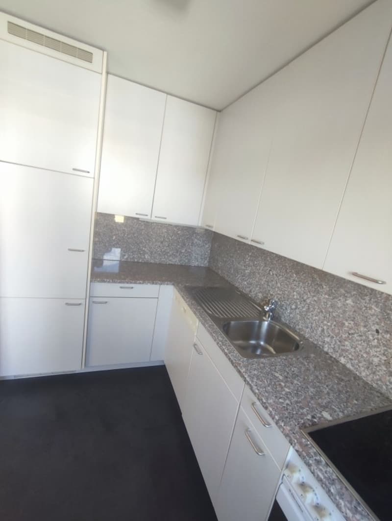 Central location with a view of the green! (6)