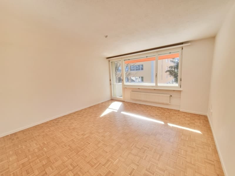 Central location with a view of the green! (1)