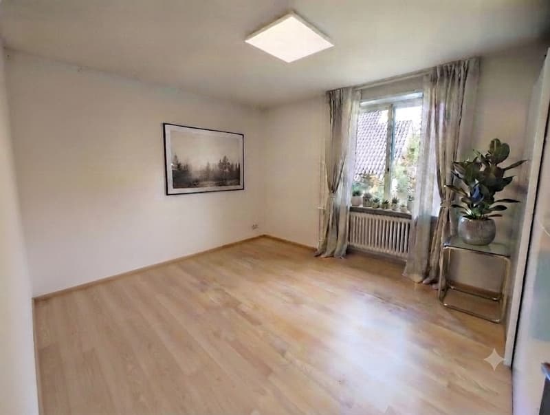 City life and tranquility combined: Attractive 2.5-room apartment with balcony in 8003 Zurich (7)