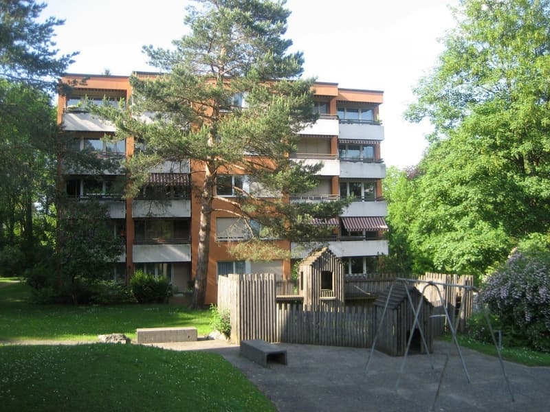 Helle 1-Zimmer-Wohnung frisch gestrichen, mit neuem Boden und Balkon ins Grüne (1)
