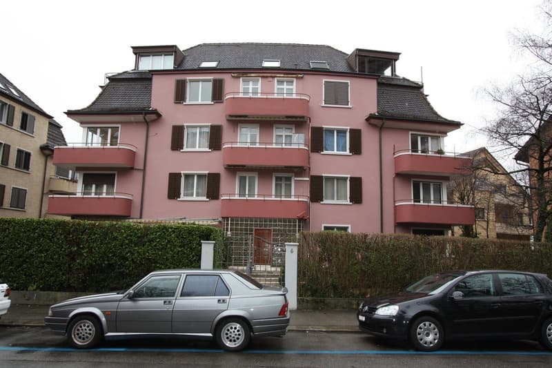 City life and tranquility combined: Attractive 2.5-room apartment with balcony in 8003 Zurich (7)