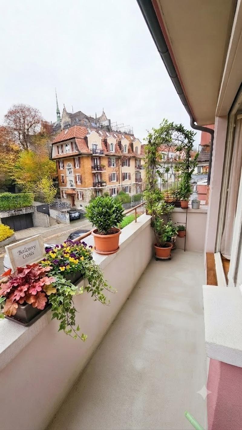 City life and tranquility combined: Attractive 2.5-room apartment with balcony in 8003 Zurich (5)