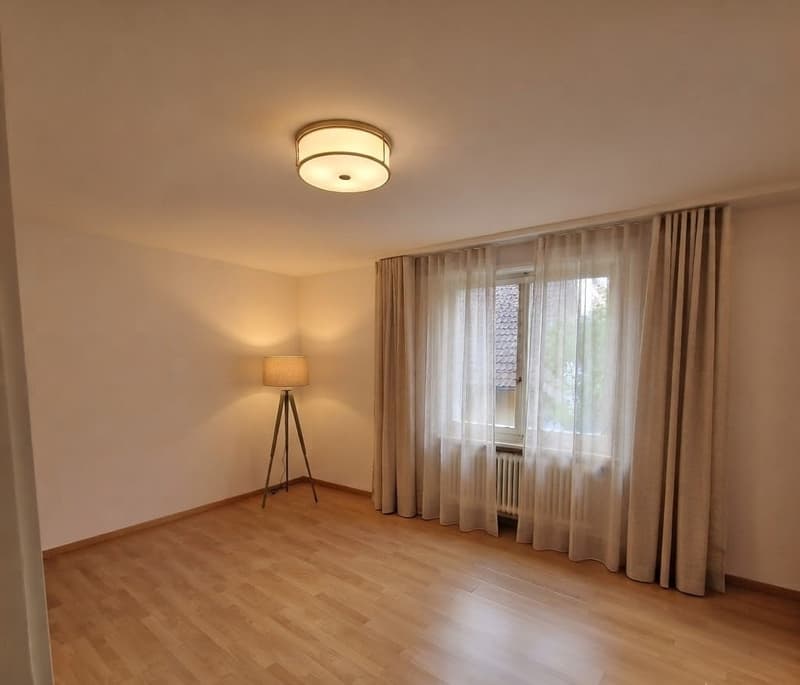 City life and tranquility combined: Attractive 2.5-room apartment with balcony in 8003 Zurich (3)