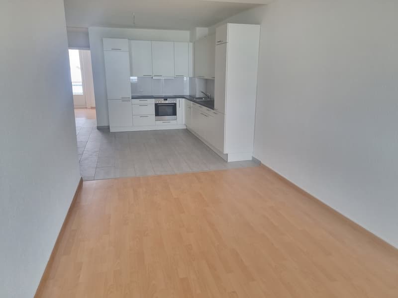 Ideal location - balcony - spacious (5)