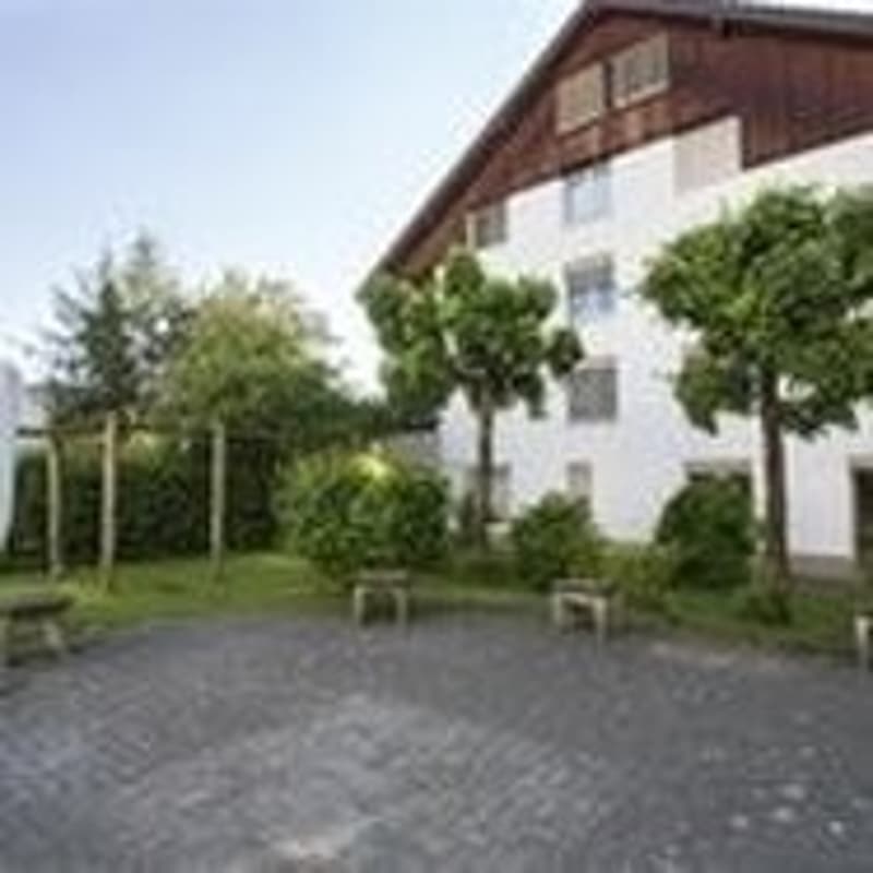 Geräumige helle Wohnung mit Balkon - zentral & im Grünen gelegen (1)