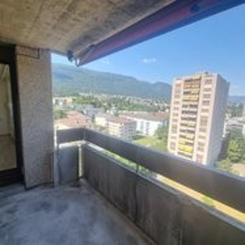 Attraktive 4.5-Zimmerwohnung mit Aussicht, Lift & Tiefgarage (10)