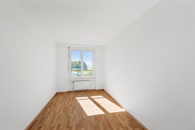 Attraktive und renovierte 4.5-Zimmerwohnung mit Aussicht, Lift & Tiefgarage (6)