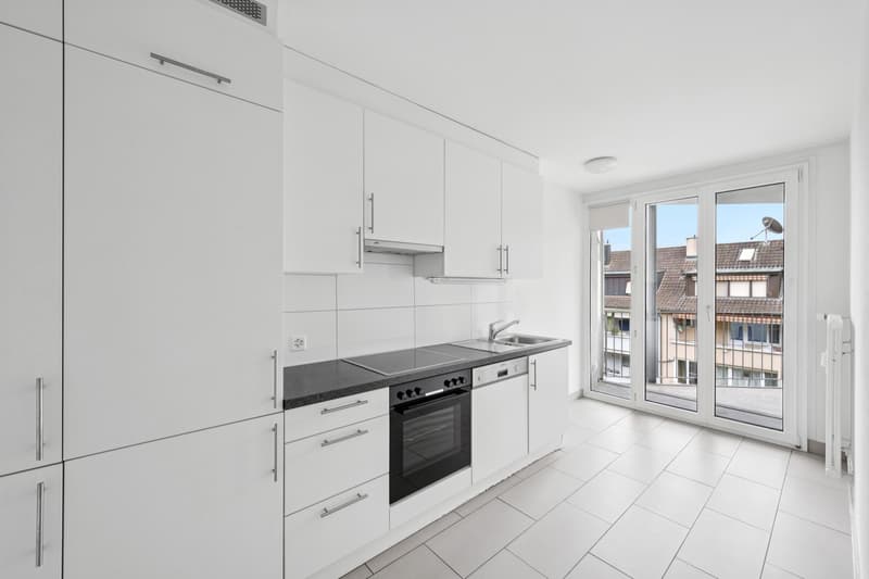 Schöne 3 ZWG mit grossem Balkon! (1)